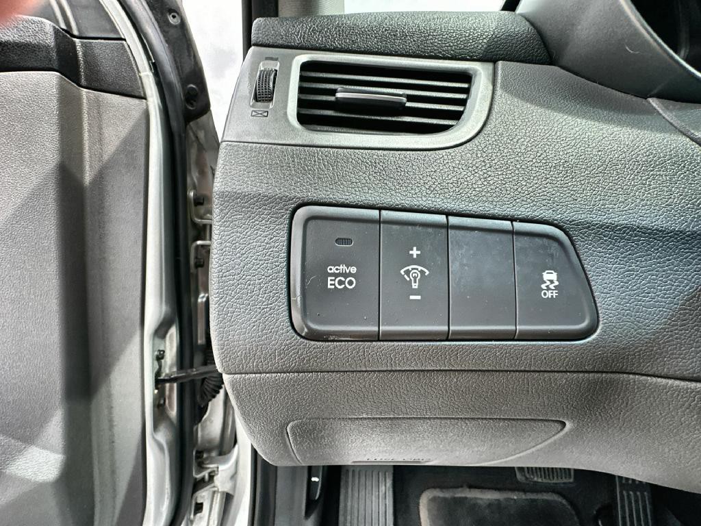 2016 Hyundai Elantra Image 36