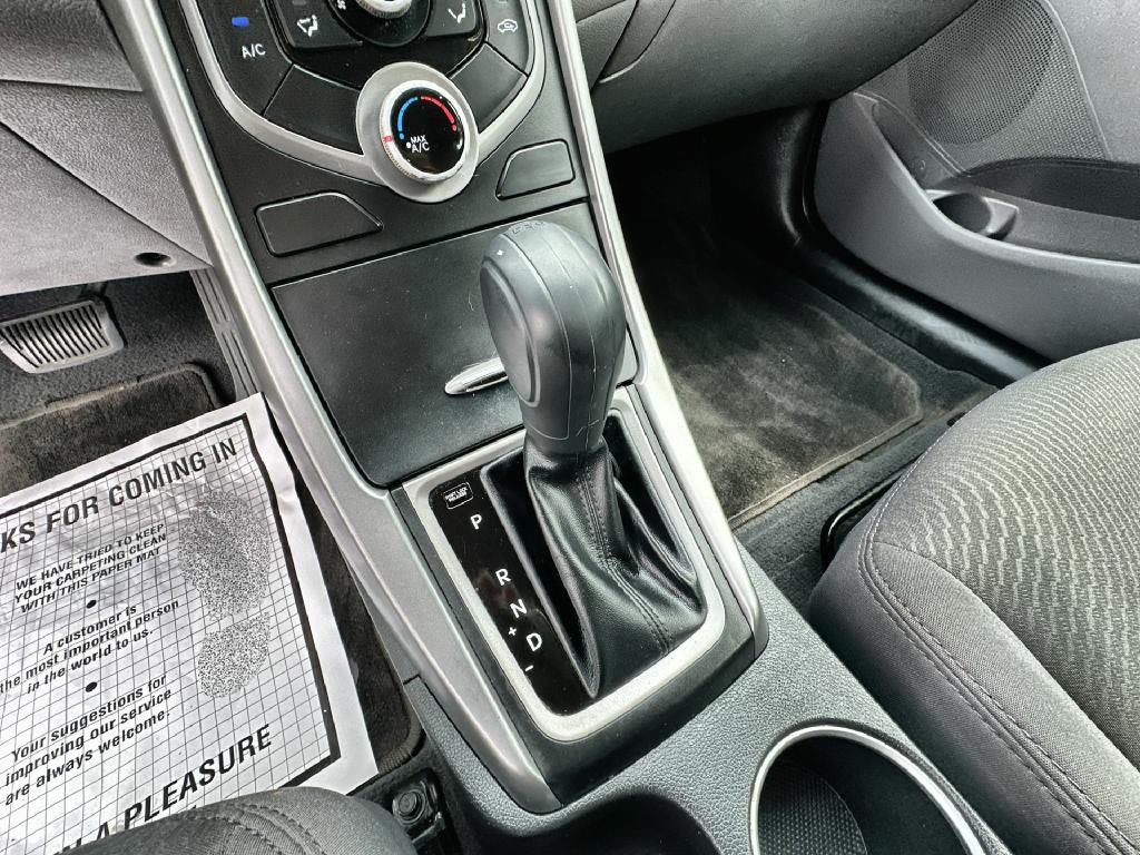 2016 Hyundai Elantra Image 21
