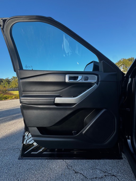 2022 Ford Explorer Image 9