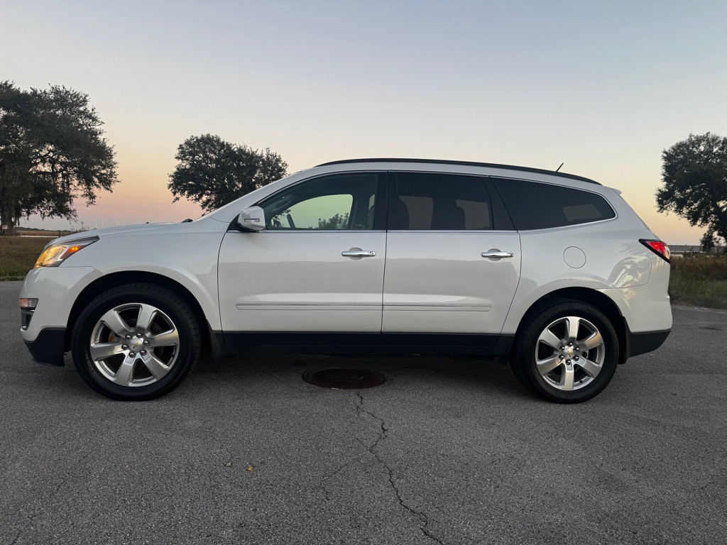 2017 Chevrolet Traverse Image 2