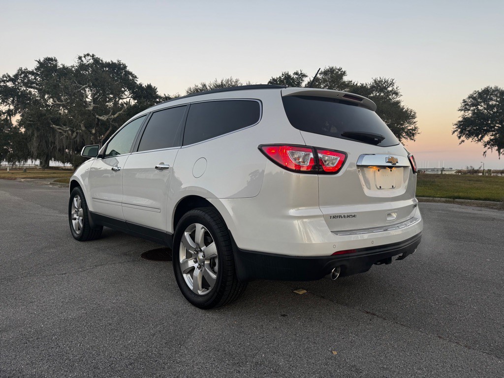 2017 Chevrolet Traverse Image 3