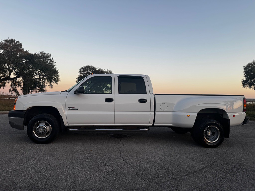 2004 Chevrolet Silverado 1500 Image 2
