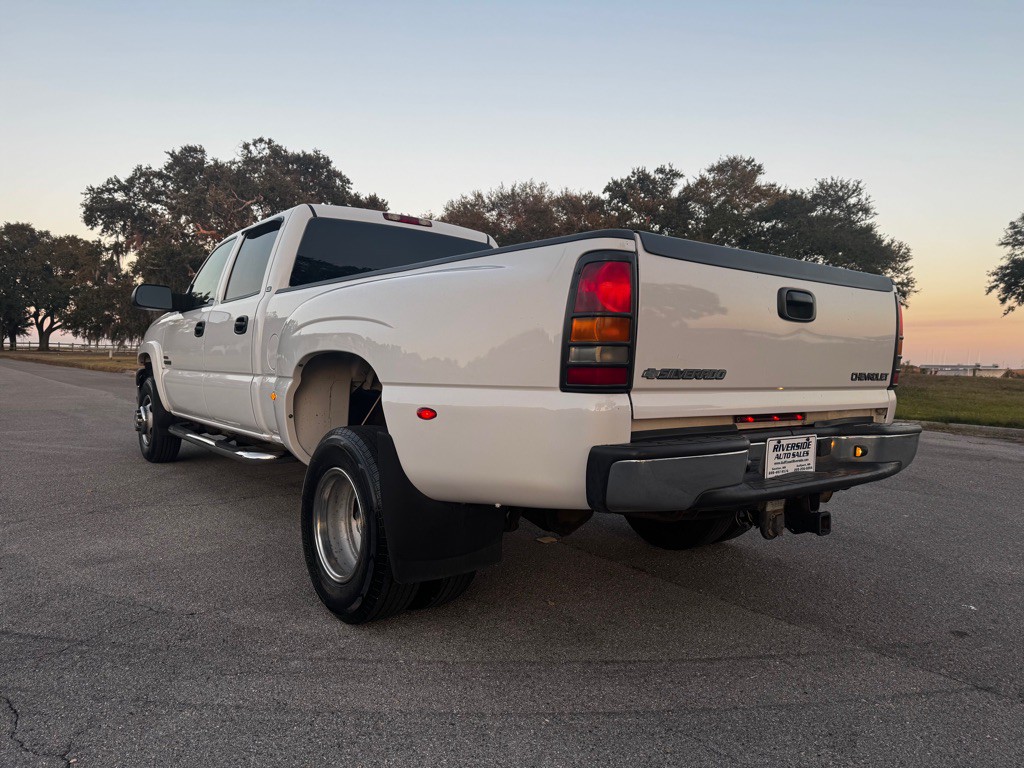 2004 Chevrolet Silverado 1500 Image 3