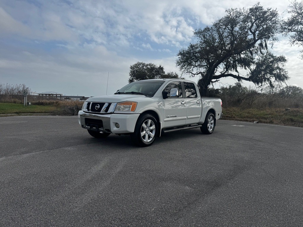 2011 Nissan Titan Image 1