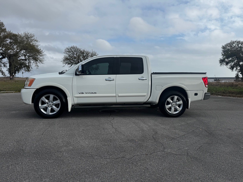 2011 Nissan Titan Image 2