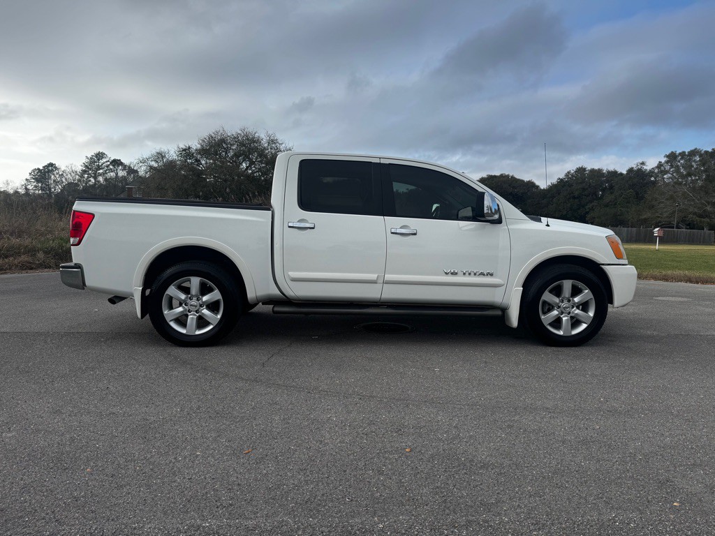 2011 Nissan Titan Image 6
