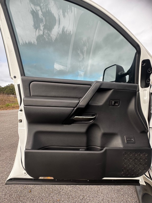 2011 Nissan Titan Image 9