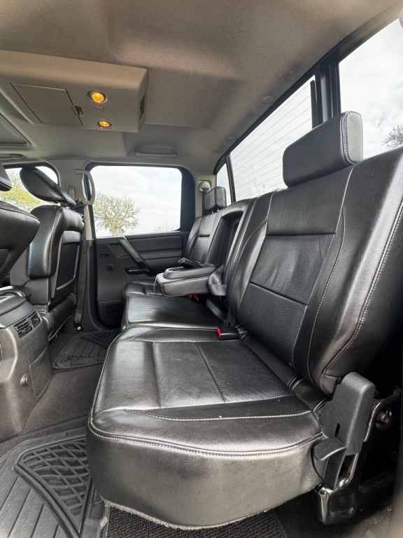 2011 Nissan Titan Image 12