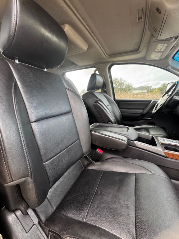 2011 Nissan Titan Image 14