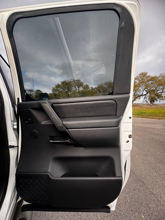 2011 Nissan Titan Image 15