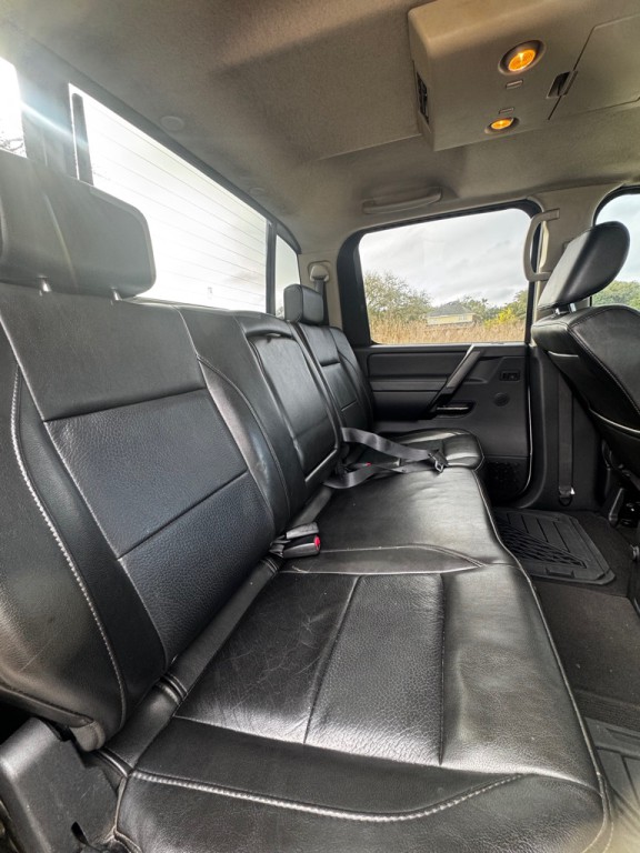 2011 Nissan Titan Image 16