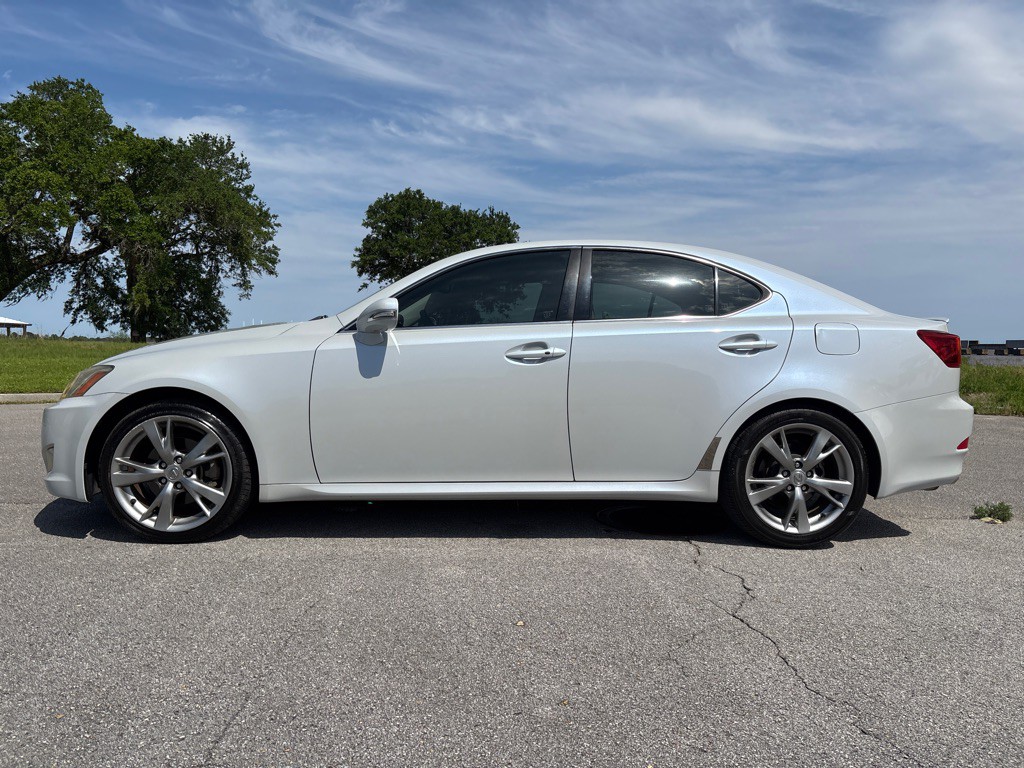2010 Lexus IS 250 Image 4