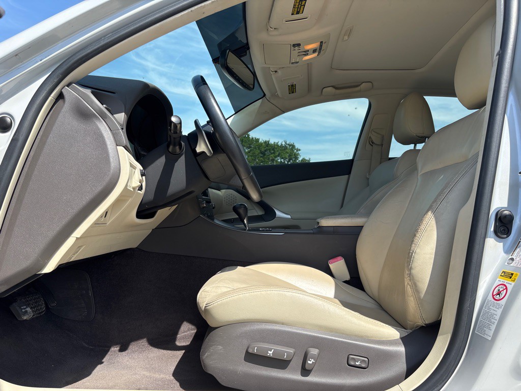 2010 Lexus IS 250 Image 10