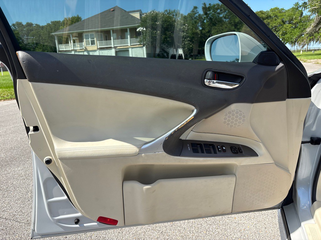 2010 Lexus IS 250 Image 11