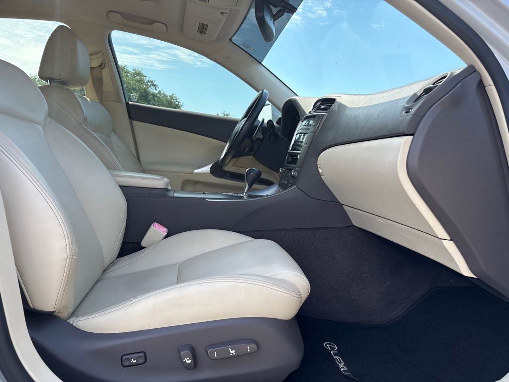 2010 Lexus IS 250 Image 14