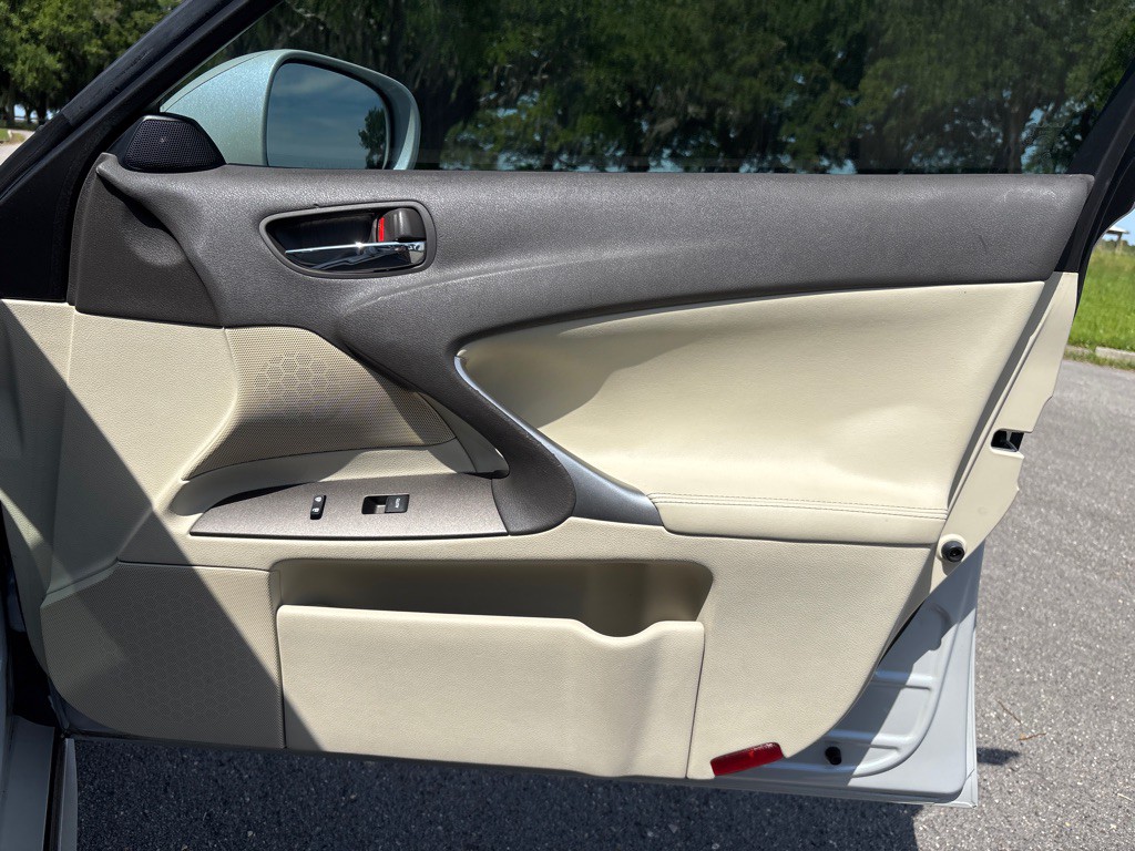 2010 Lexus IS 250 Image 15