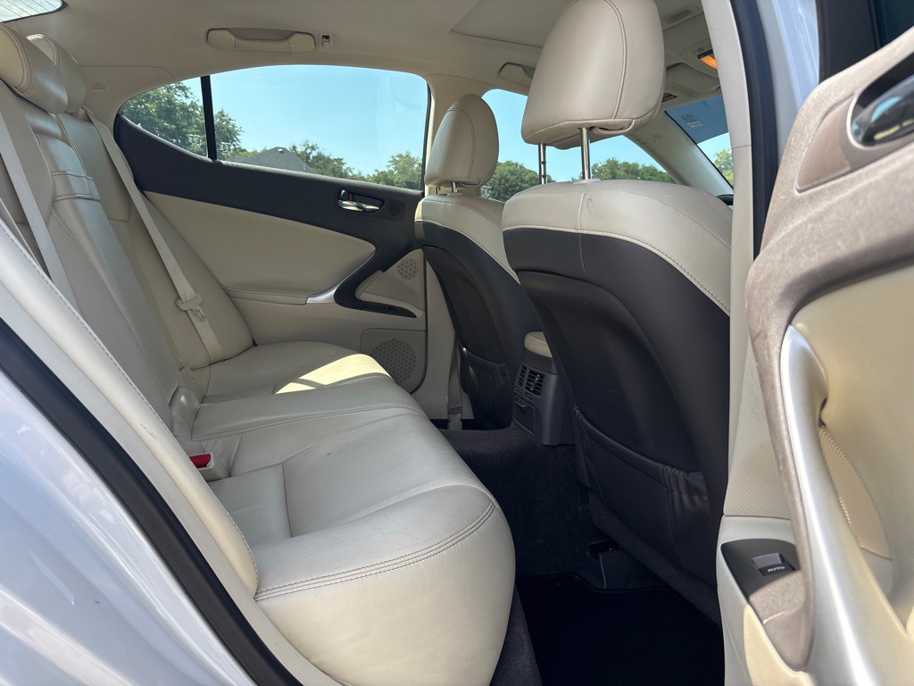 2010 Lexus IS 250 Image 16