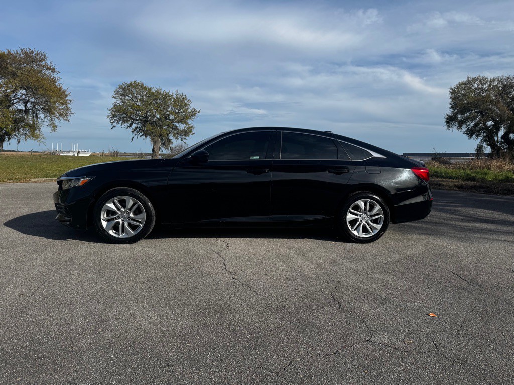 2019 Honda Accord Image 2