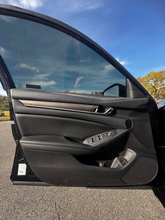 2019 Honda Accord Image 9