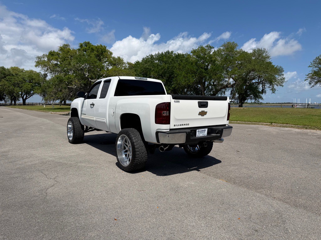 2010 Chevrolet Silverado 1500 Image 3