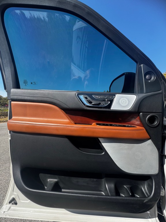 2020 Lincoln Navigator Image 9