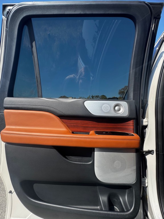 2020 Lincoln Navigator Image 11