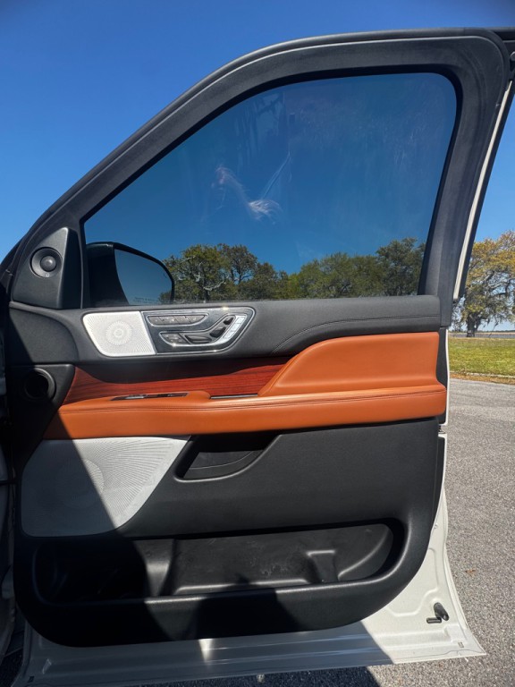 2020 Lincoln Navigator Image 13