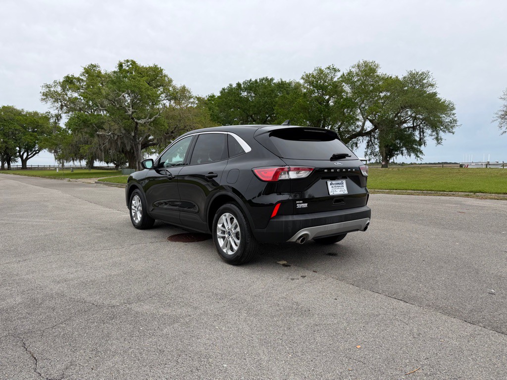 2022 Ford Escape Image 3