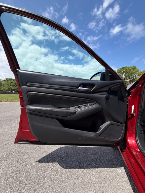 2021 Nissan Altima Image 9