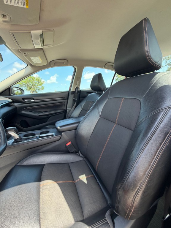 2021 Nissan Altima Image 10