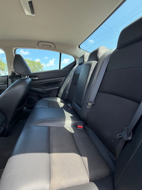 2021 Nissan Altima Image 12