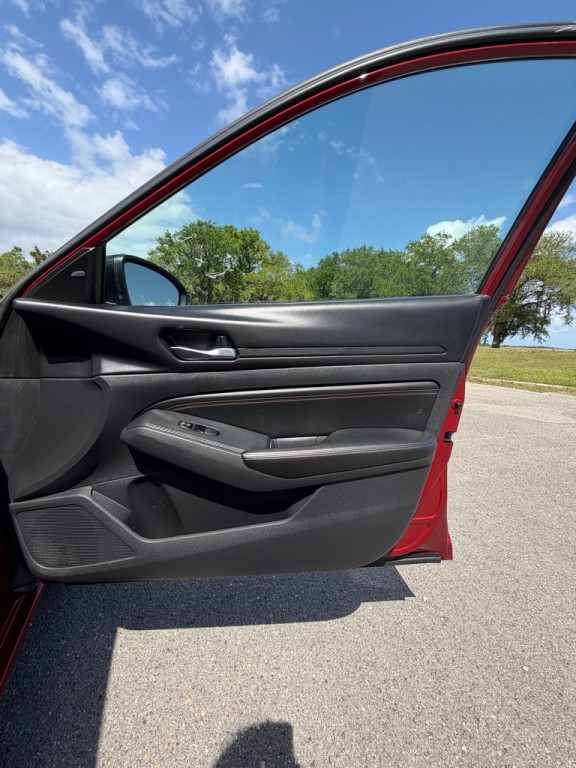 2021 Nissan Altima Image 14