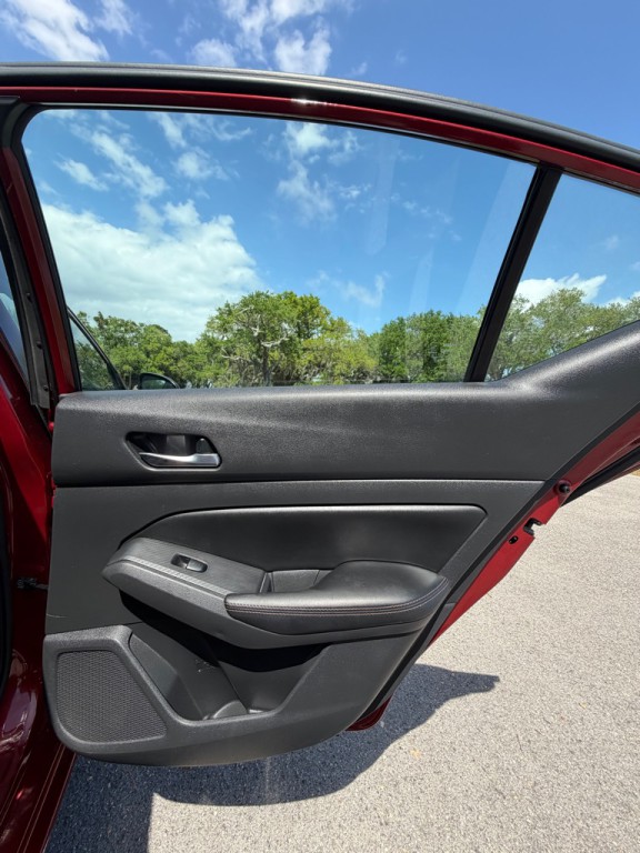 2021 Nissan Altima Image 16