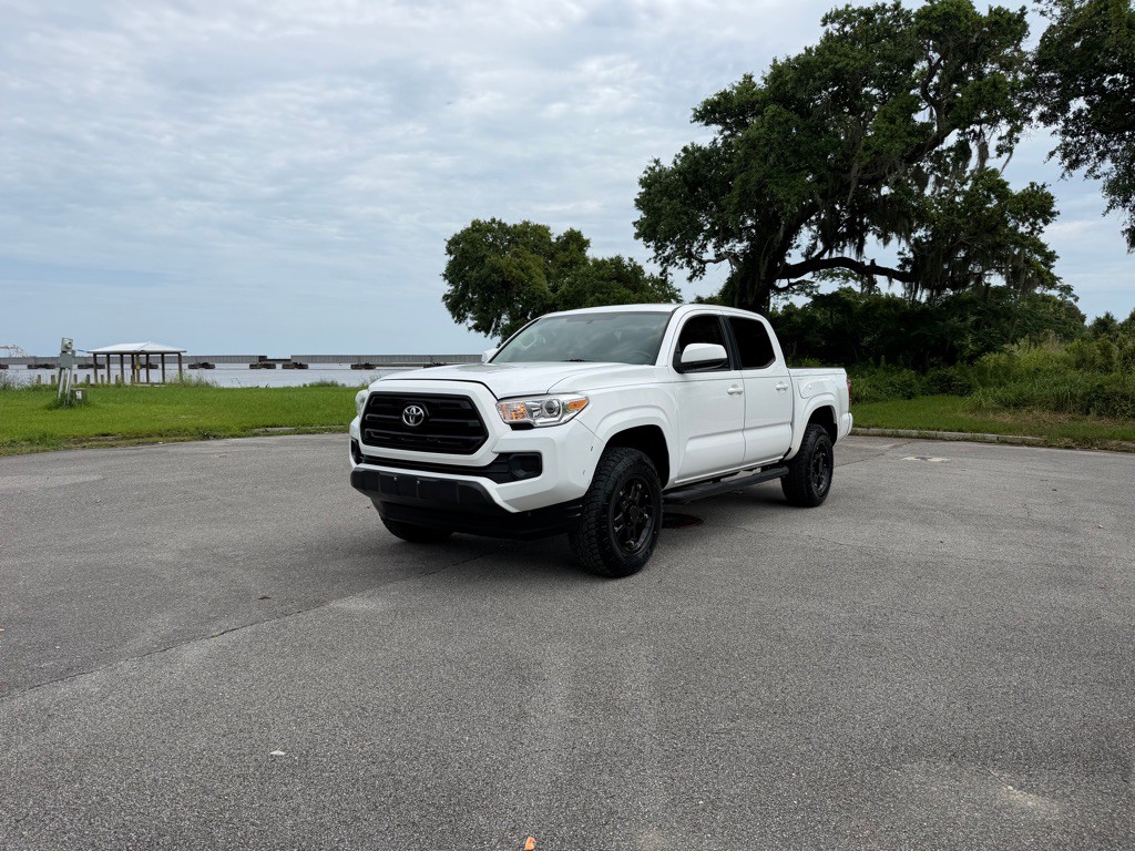 2017 Toyota Tacoma Image 1