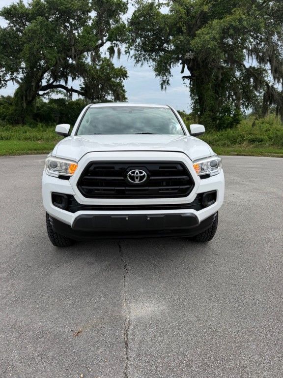 2017 Toyota Tacoma Image 8