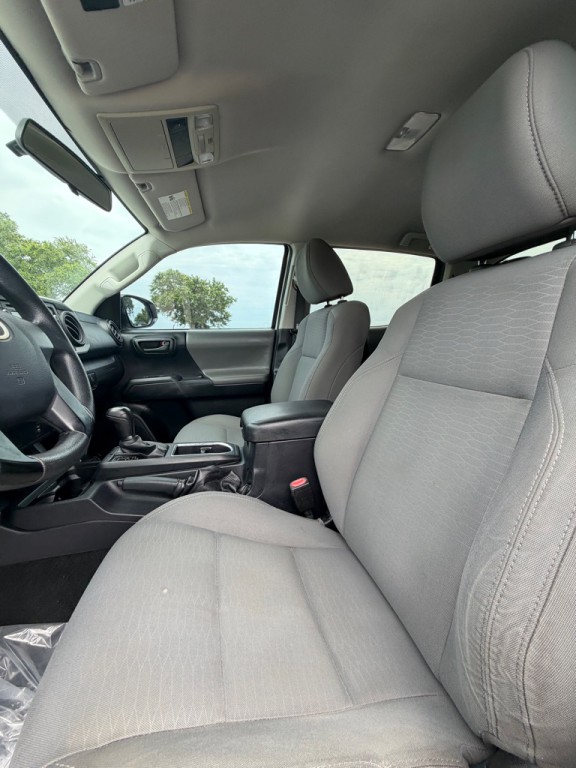 2017 Toyota Tacoma Image 10