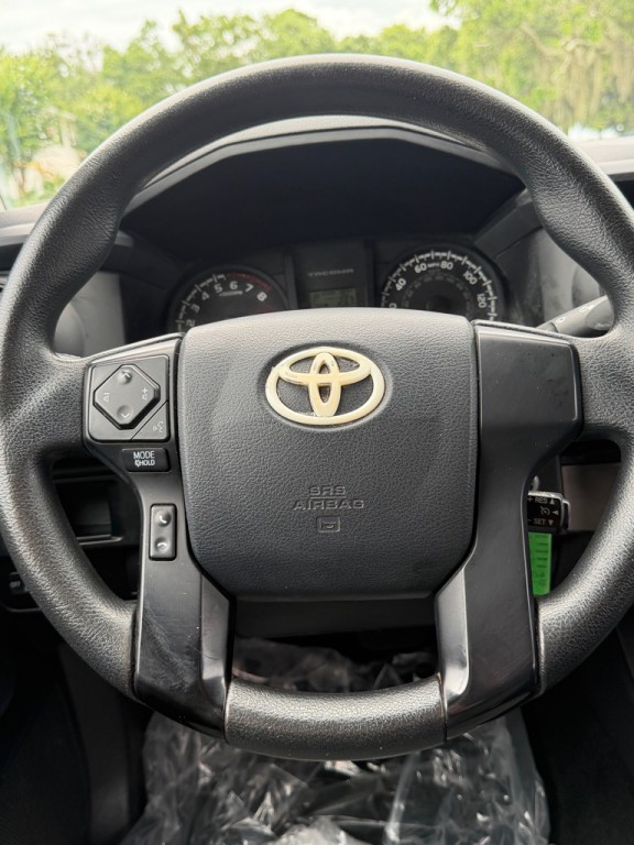 2017 Toyota Tacoma Image 17