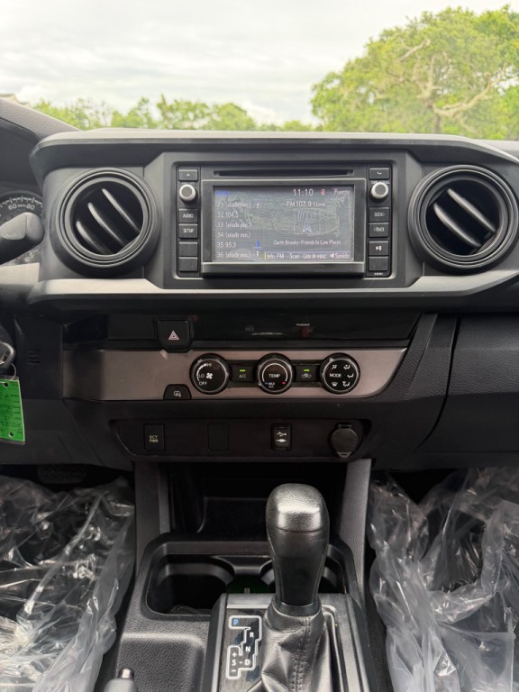 2017 Toyota Tacoma Image 19