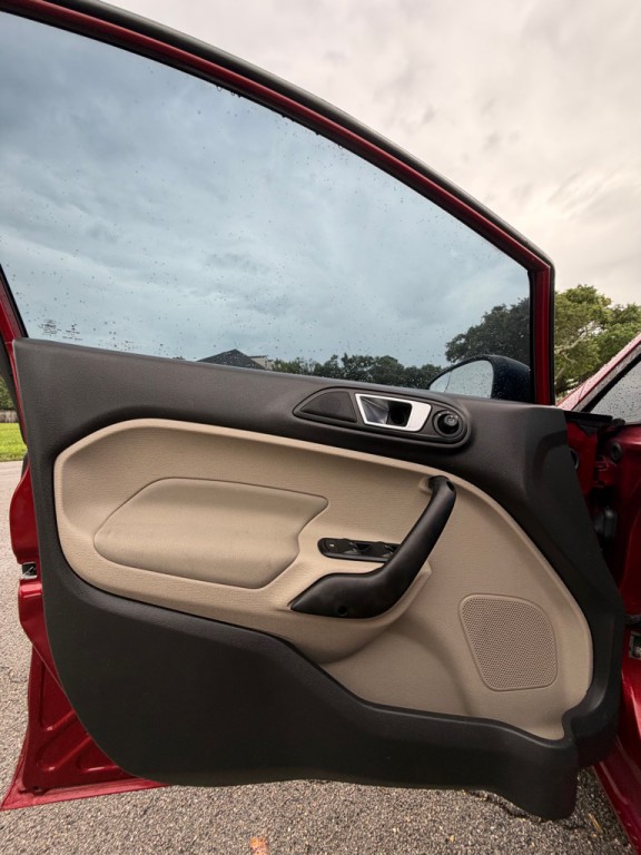 2016 Ford Fiesta Image 9
