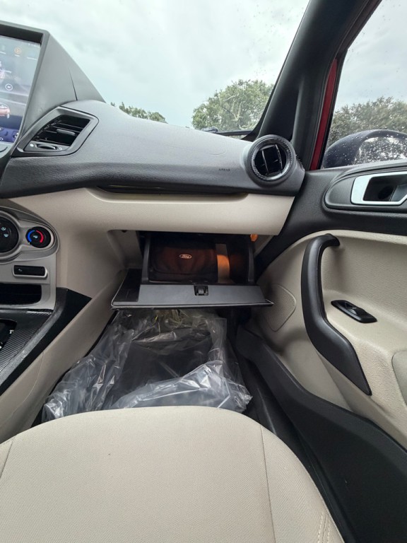 2016 Ford Fiesta Image 26