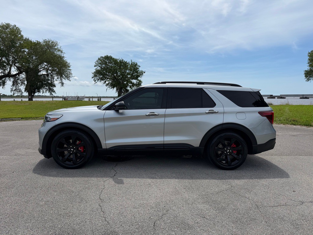 2020 Ford Explorer Image 2
