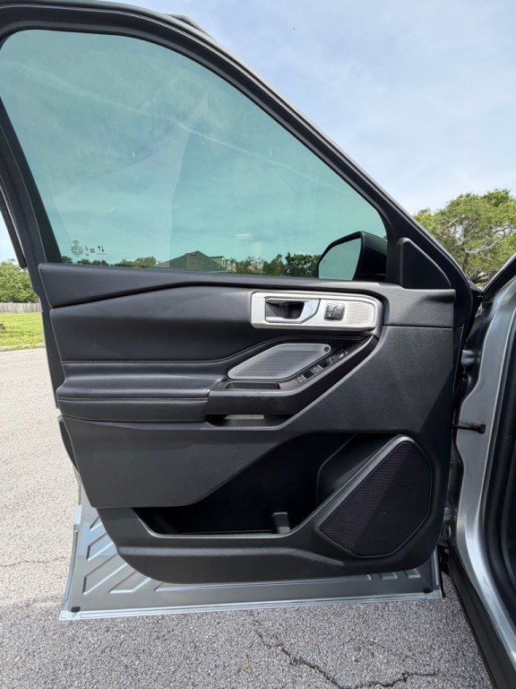 2020 Ford Explorer Image 9