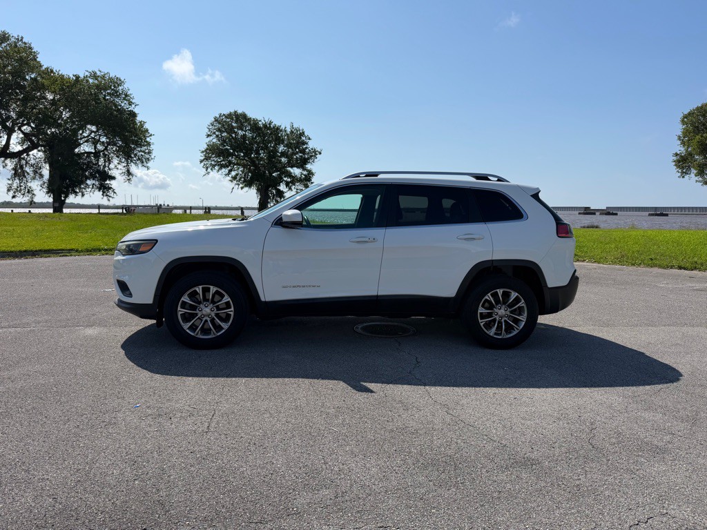 2019 Jeep Cherokee Image 2
