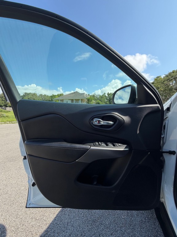 2019 Jeep Cherokee Image 9