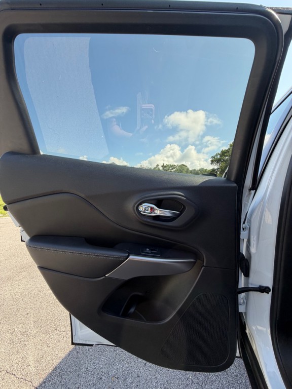 2019 Jeep Cherokee Image 11