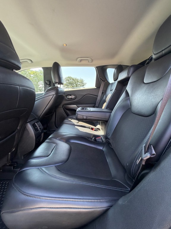 2019 Jeep Cherokee Image 12