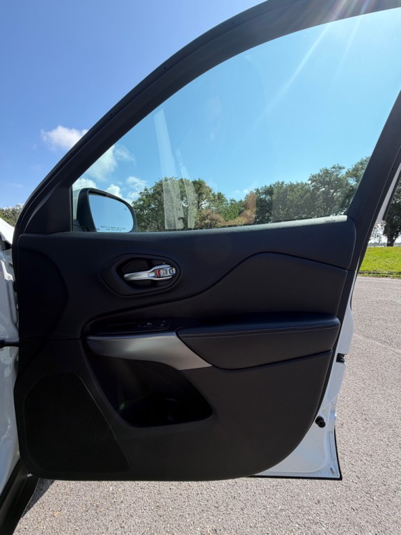 2019 Jeep Cherokee Image 13