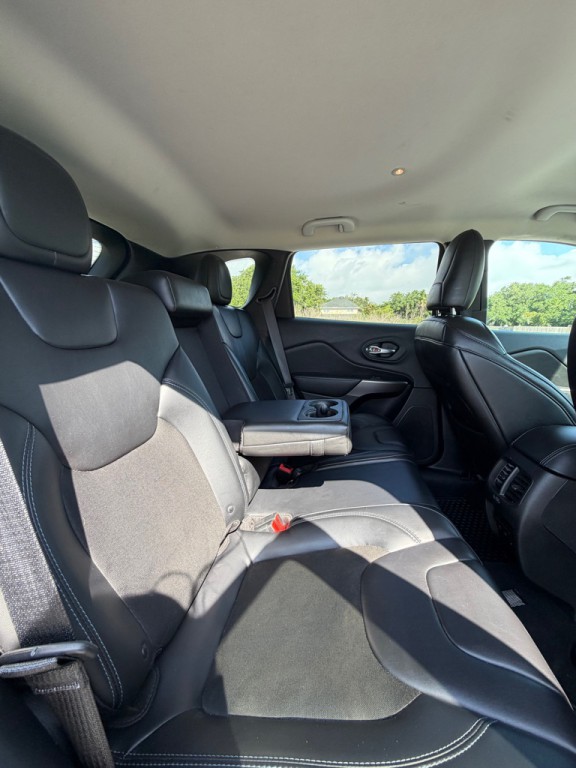 2019 Jeep Cherokee Image 16