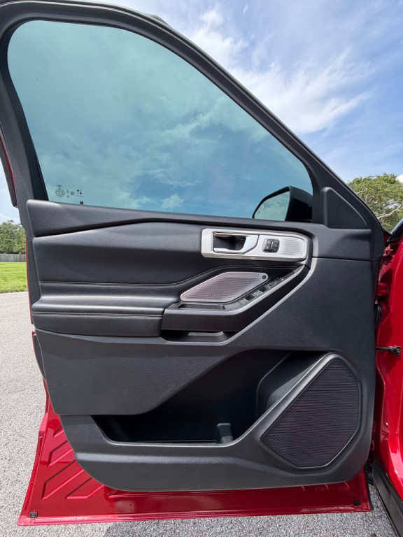 2020 Ford Explorer Image 9