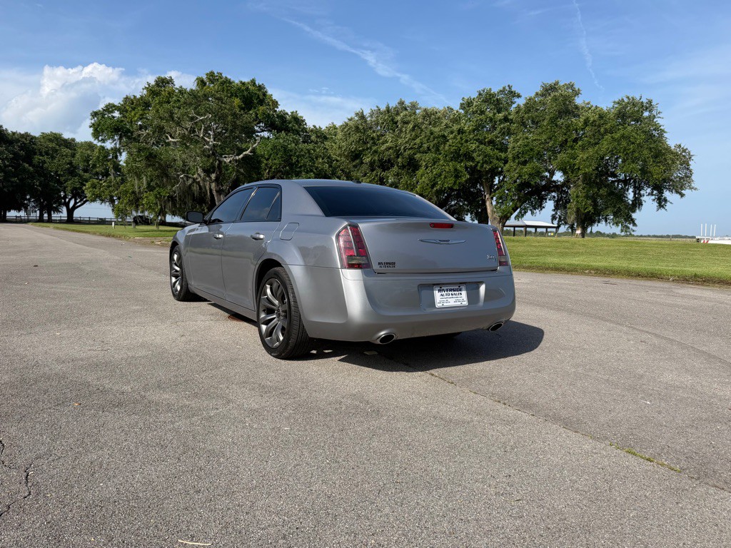 2014 Chrysler 300 Image 3
